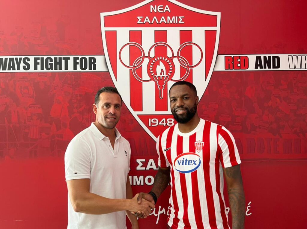 Georges Mandjeck rejoint Nea Salamina