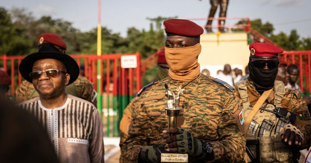 le capitaine Ibrahim Traoré investi président de la transition