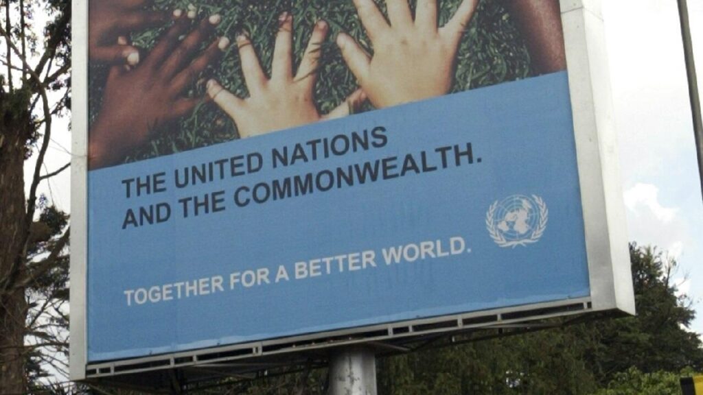 Une affiche des Nations unies dans une rue de Kampala, en Ouganda