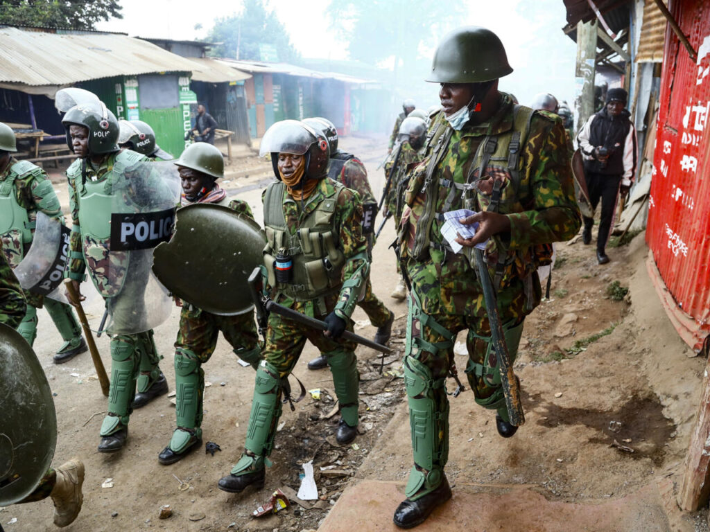 Des policiers kényans à Nairobi