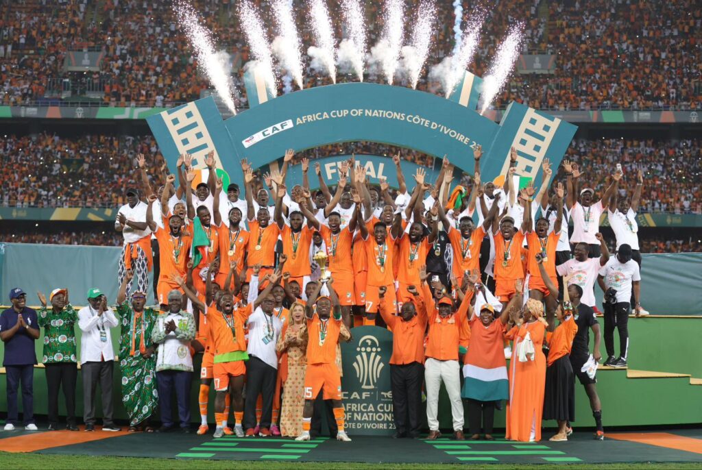 La Côte d'Ivoire a soulevé le trophée de la Coupe d'Afrique à domicile après la victoire contre le Nigeria.