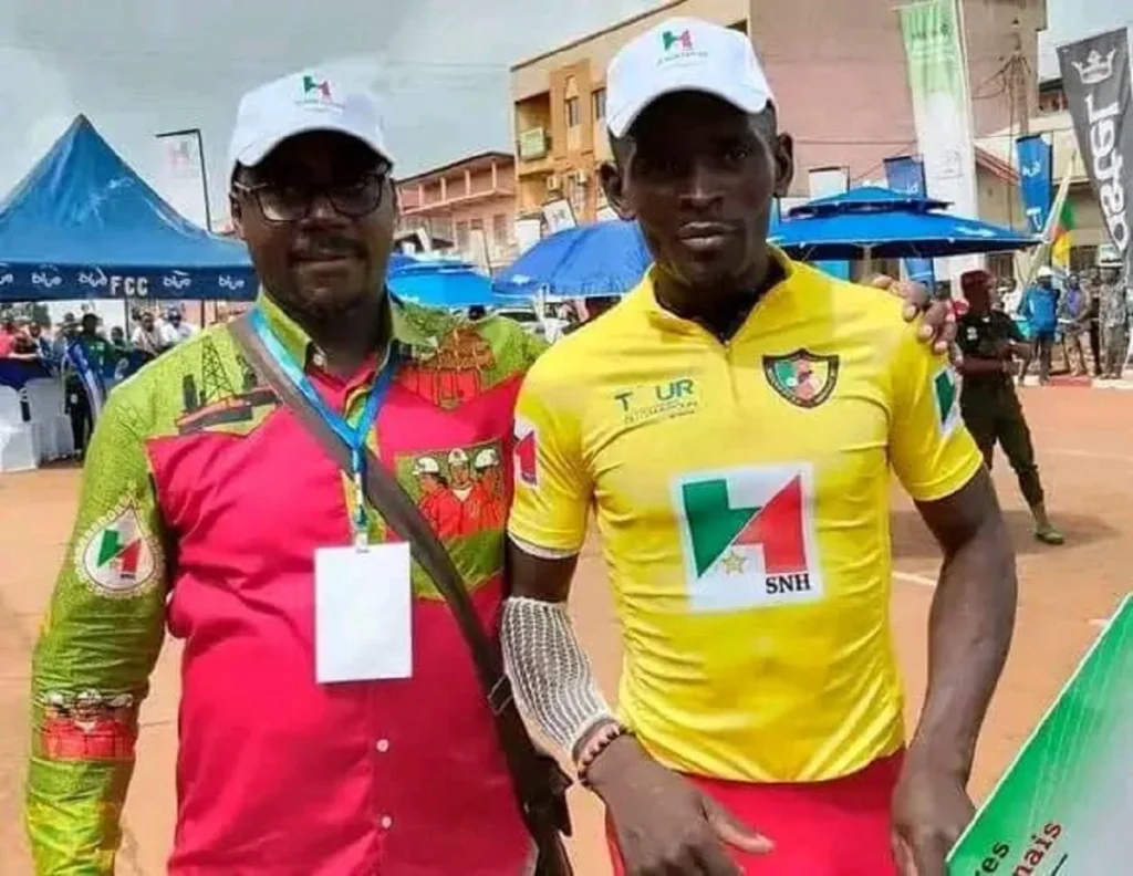 Clovis Kamzong Abossolo de l’équipe SNH Vélo Club remporte la 5e étape du Tour cycliste international du Cameroun