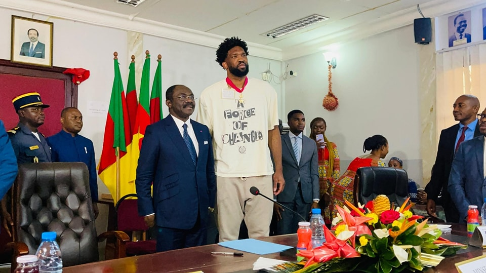 Cameroun : Joël Embiid officiellement fait Commandeur de l’Ordre de la Valeur