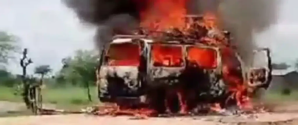 l’incendie d’un minibus